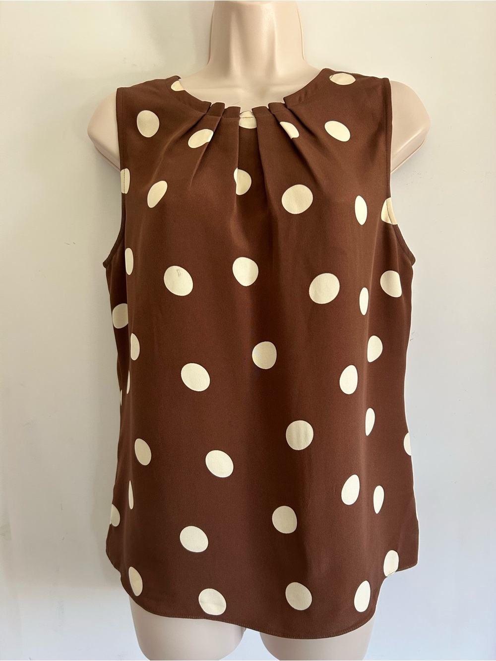 Carlisle Brown, Cream Silk Polka Dot Sleeveless Top Sz 10 EUC